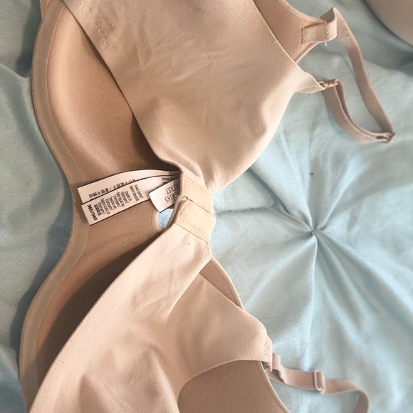 Bras - Picture 6 of 9